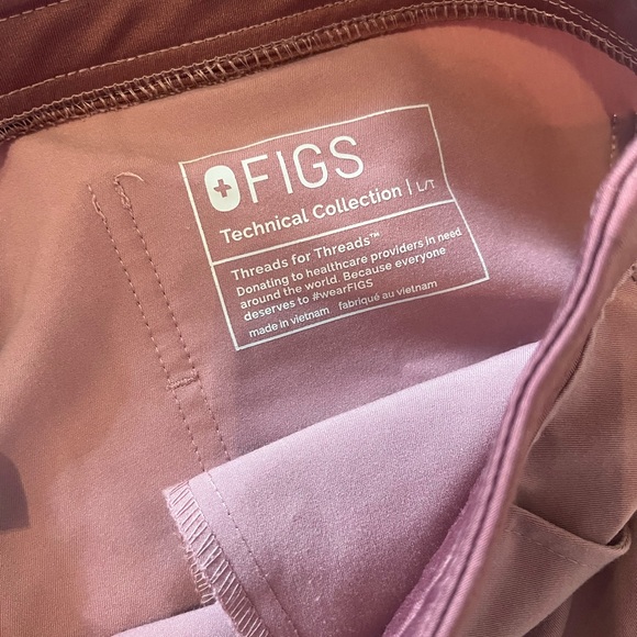 Figs Zamora jogger scrub pants.
Size Large Tall
Mauve - Picture 3 of 3